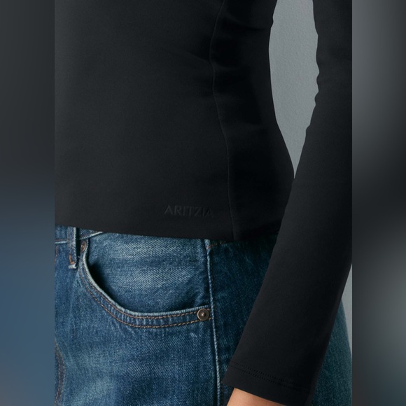 Aritzia contour top - Picture 3 of 4